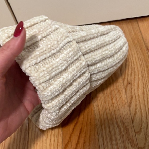 Levi's Accessories - Levi's Off-White Knit Beanie